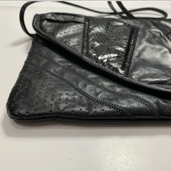 Vintage 70s Leather & Snakeskin Envelope Handbag Black Perforated Velvet Lined - Picture 5 of 14